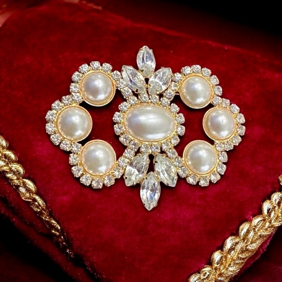 French Vintage Jewelry - Vintage French Classic Pearls and Crystals Gold Tone Brooch